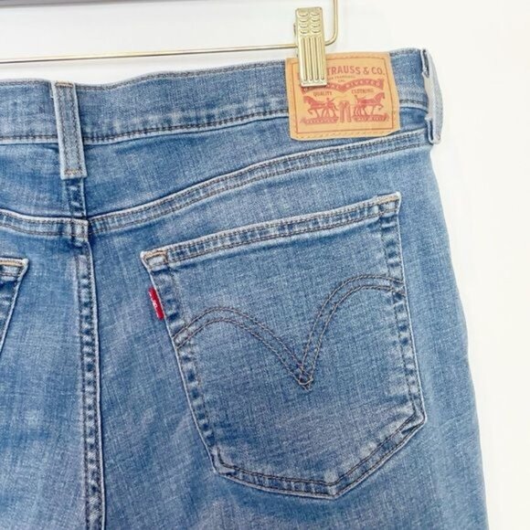 Levi’s Boyfriend Distressed Denim Cropped Jeans Medium Wash Size 31 - Picture 8 of 11